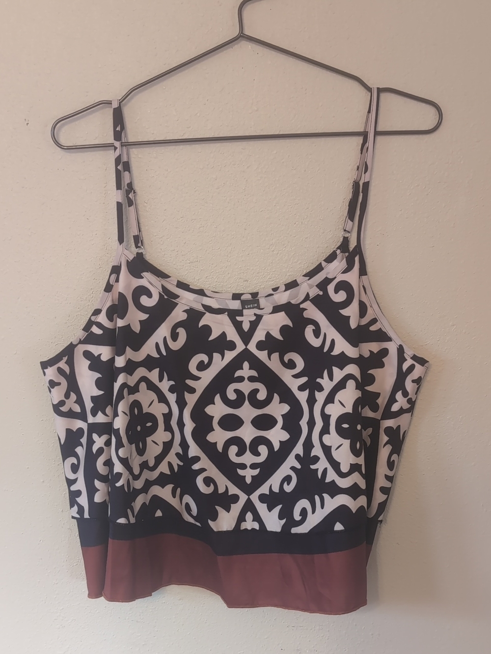 SHEIN Black & Cream Geometric Print Cropped Camisole with Brown Hem